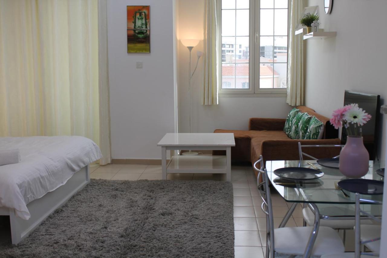 Bright, Spacious And Cozy شقة